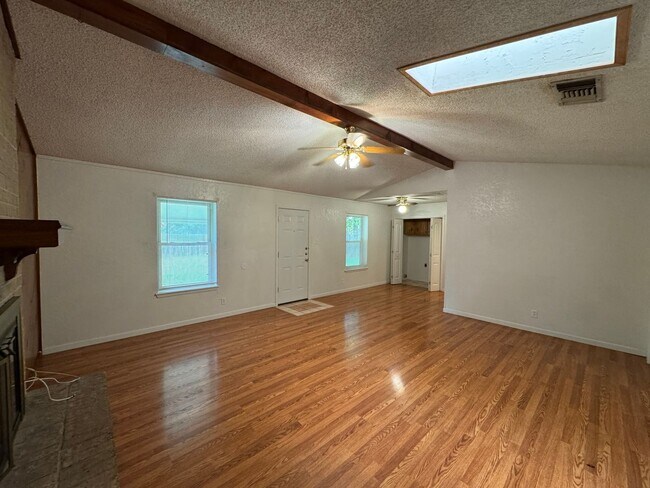 Building Photo - 3-Bedroom Apartment for Rent in Killeen