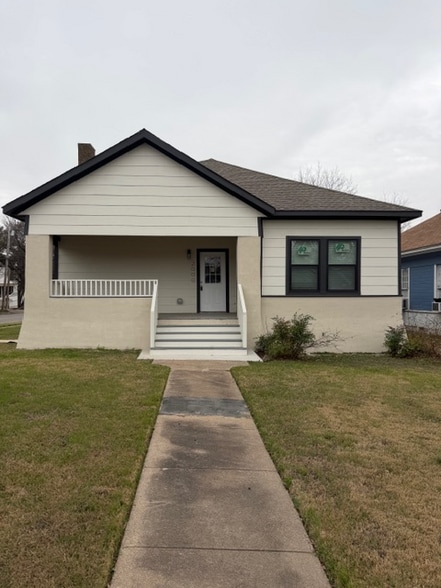 Building Photo - 2000 Homan Ave