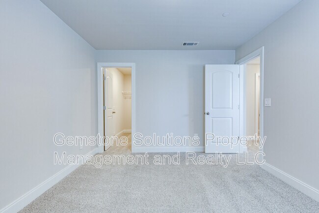Building Photo - 204 Douglas Bend Rd
