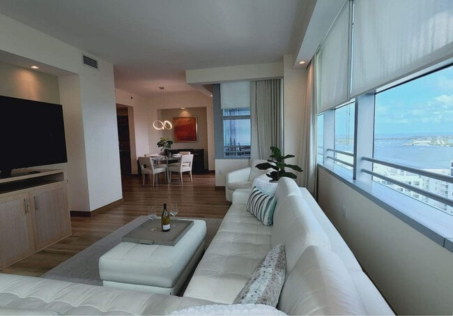 Building Photo - 1395 Brickell Ave