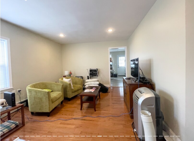 Building Photo - 2 Wyman Pl