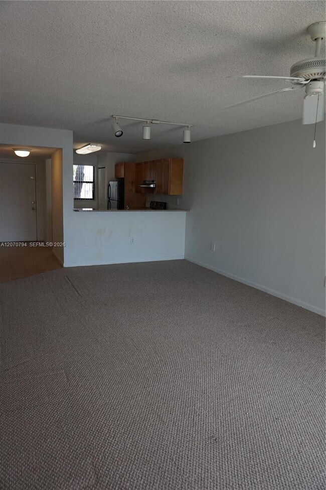 Building Photo - 9842 Nob Hill Ln