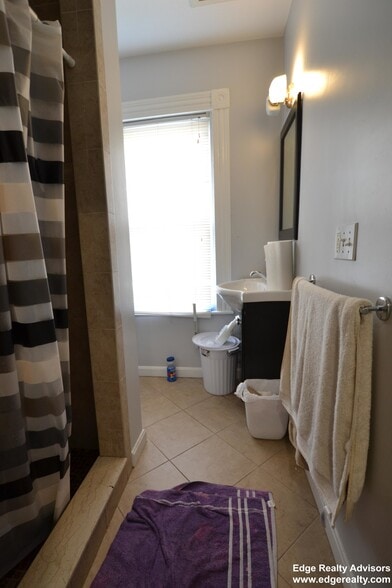 Building Photo - 272 Crescent St