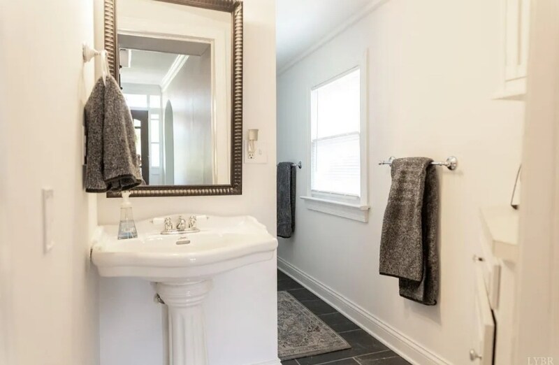 Building Photo - 614 Norwood St