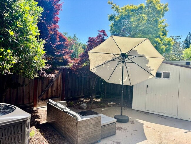 Building Photo - Bright & Airy 3-Bedroom Condo in Prime Moraga Location!