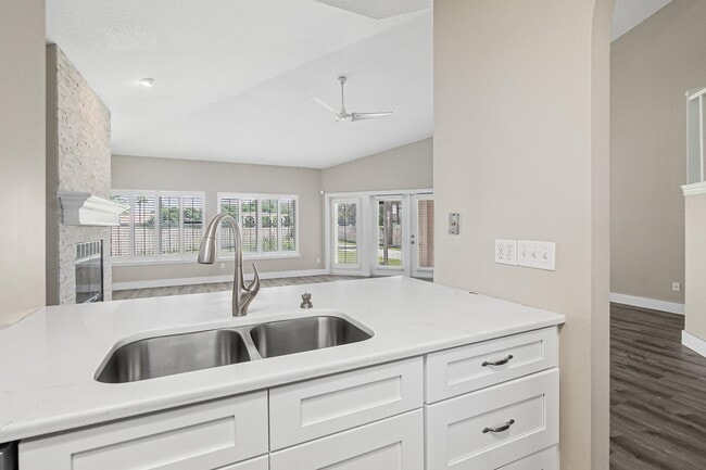 Building Photo - 113 Sea Garden Ct