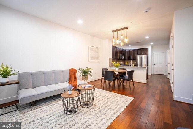 Building Photo - 2215 Richmond Hwy