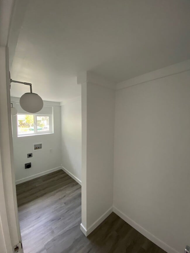 Building Photo - Charming Pacific Grove Duplex - Great for Military Student - Available July 1st