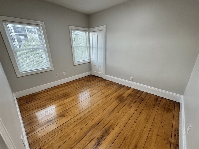 Building Photo - 602 Dorchester Ave
