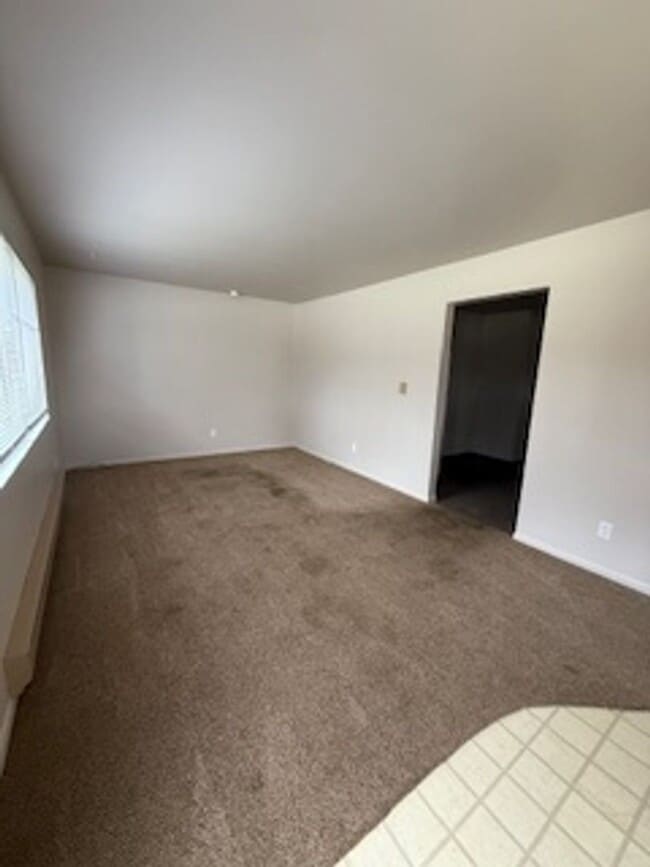 Building Photo - 2 bed / 1 bath duplex in country setting