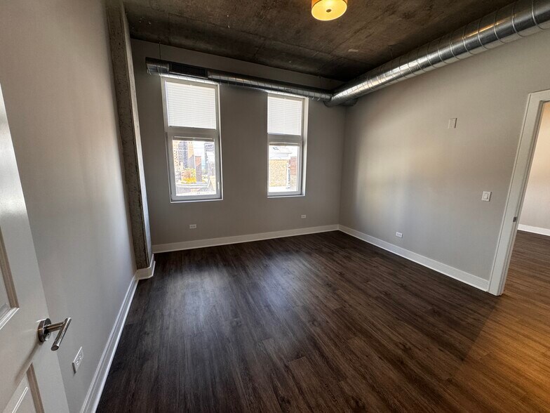 Building Photo - 3845 N Broadway St