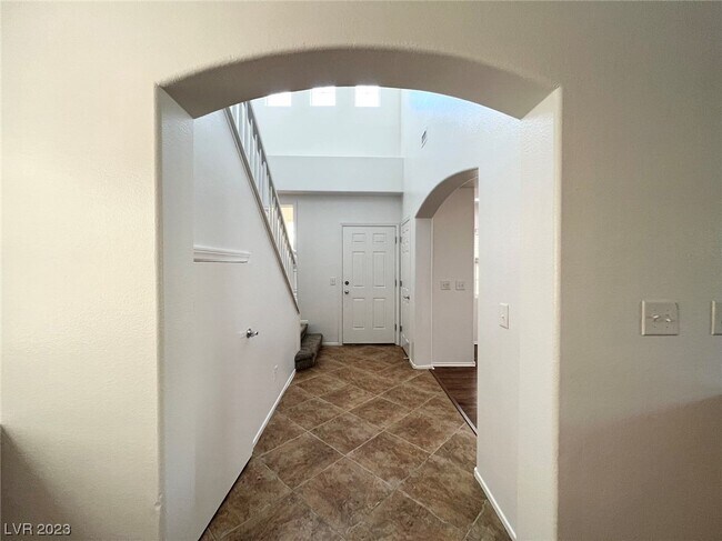 Building Photo - 9004 Beaming Ct