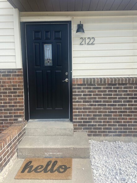 Building Photo - 2122 Colonial Ln