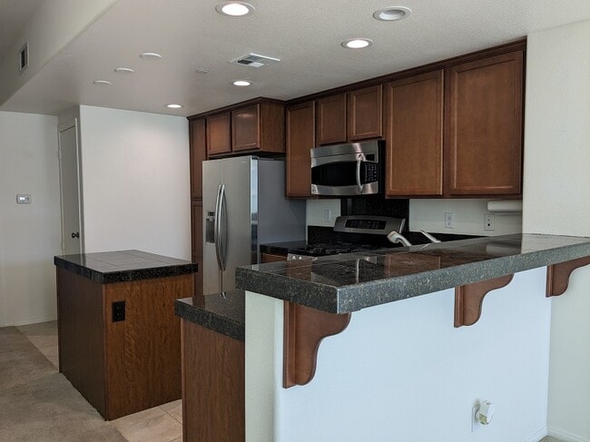 Building Photo - 952 Tarragon Ln