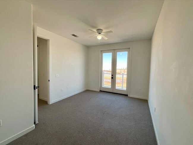 Building Photo - 12016 Savannah Ave