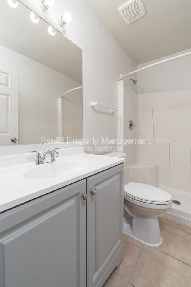 Building Photo - 208 Ichabod Ave