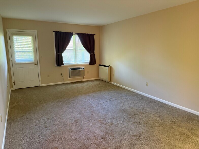 Living Room - 23 Ontario St