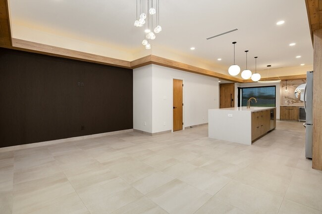 Building Photo - 713 Juniper Cir