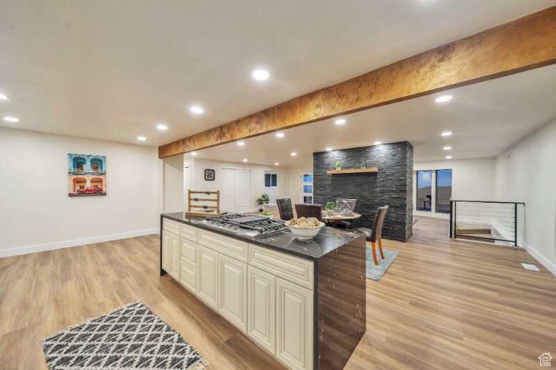 Building Photo - 552 Chelsea Dr