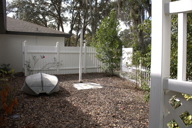 Building Photo - 3/2/3 Spring Hill Home