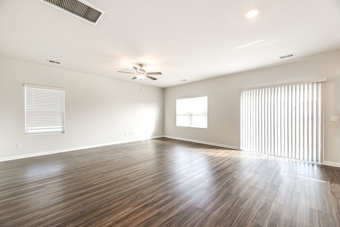 Building Photo - 122 Shire Dr