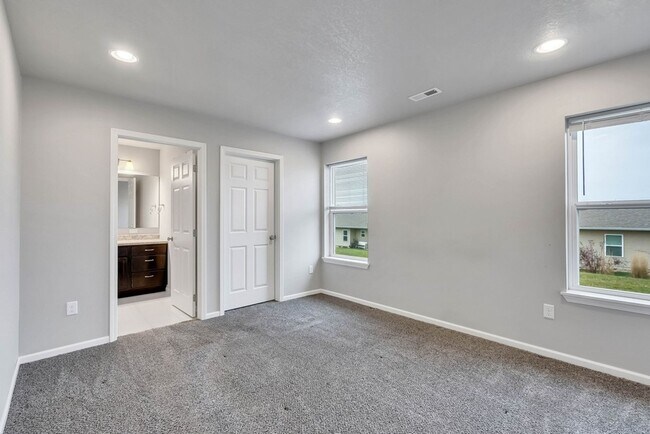 Building Photo - 5483 Summerland Drive