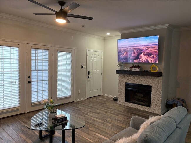 Building Photo - 622 Wilcrest Dr