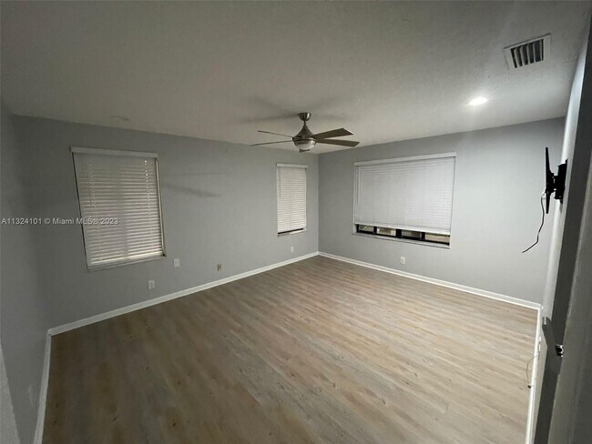 Building Photo - 980 NW 79th Terrace