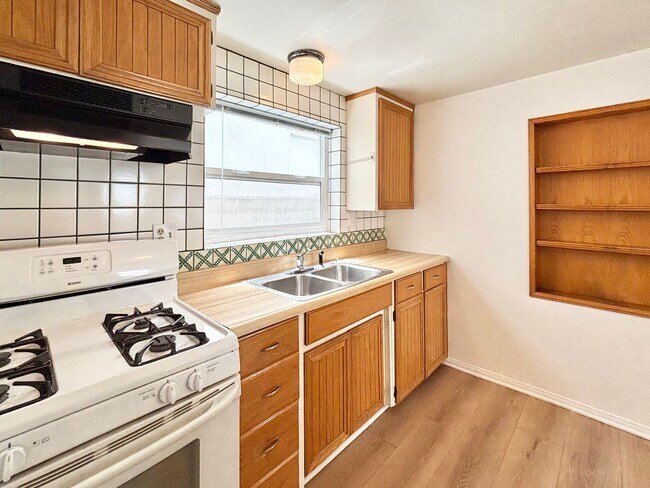 Building Photo - 4027-4029 Ocean Dr