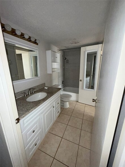 Building Photo - 732 W Collins St