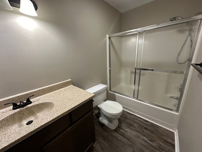 Building Photo - 1402 Valleywood Dr