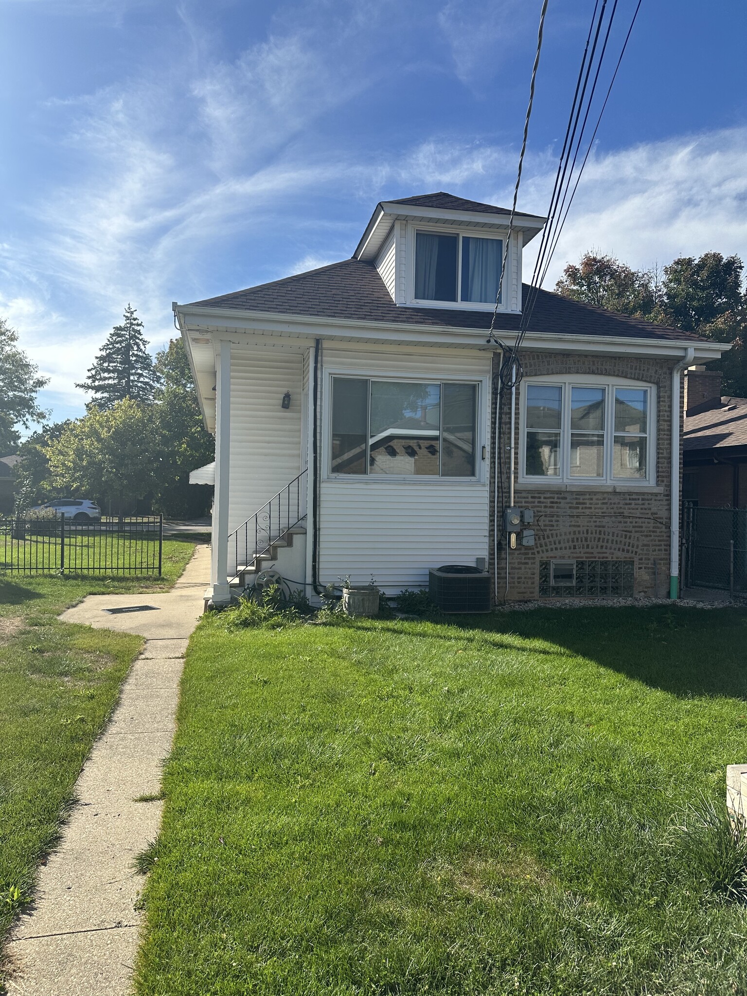 Building Photo - 7109 N Keeler Ave