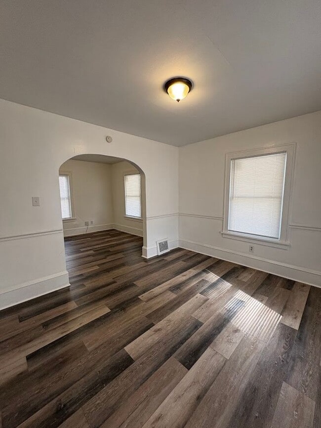 Building Photo - Two bedroom one bathroom home for rent