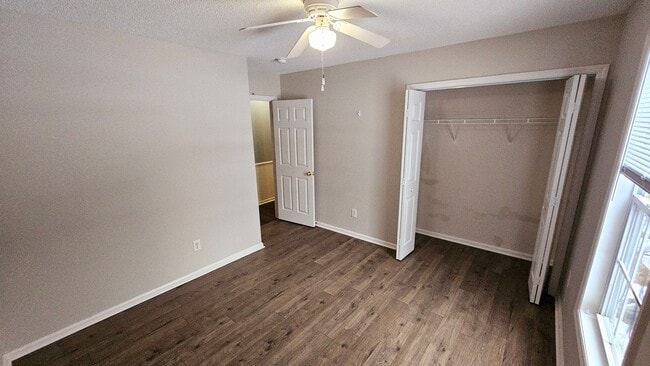 Building Photo - 4 BR 2 BA Southwest