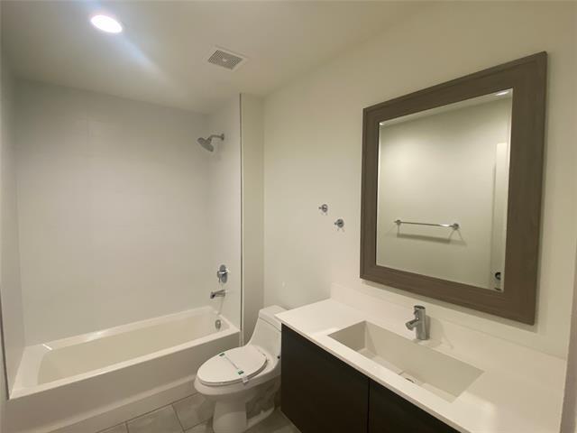 Building Photo - 1505 S Akard St