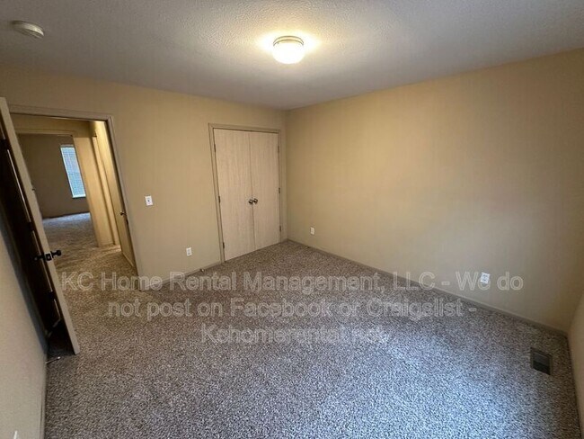 Building Photo - 8710 N Cleveland Ave