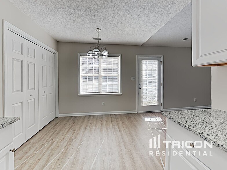 Building Photo - 204 Wexford Dr