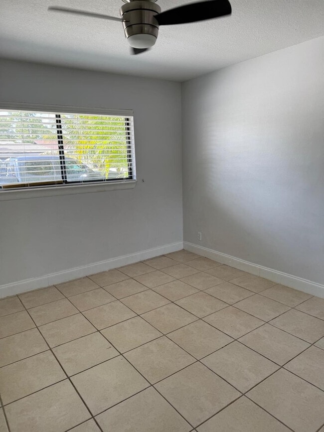 Building Photo - 1216 Periwinkle Pl