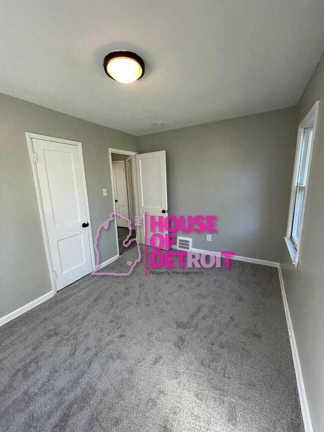 Building Photo - 3 BEDROOM | 1 BATH | FREE PRE SCREEN