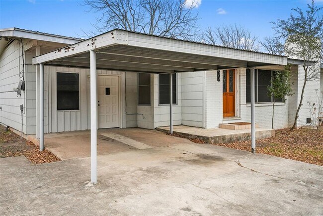 Building Photo - 904 Neans Dr