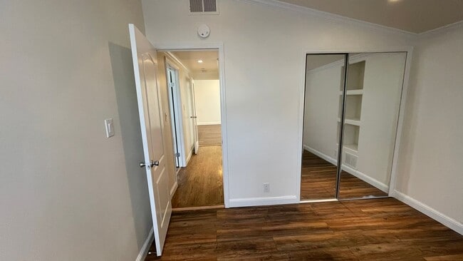 Building Photo - Beautiful 3 bedroom 2 bathroom home, updated kitchen & baths plus 1 car garage!