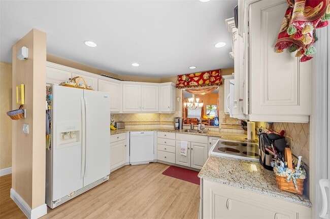 Building Photo - 6809 SE Yorktown Dr