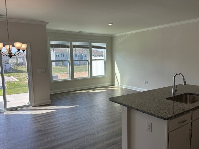 Building Photo - 377 Creekview Rd
