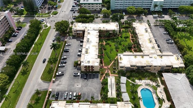 Building Photo - 851 NE 14th Ave