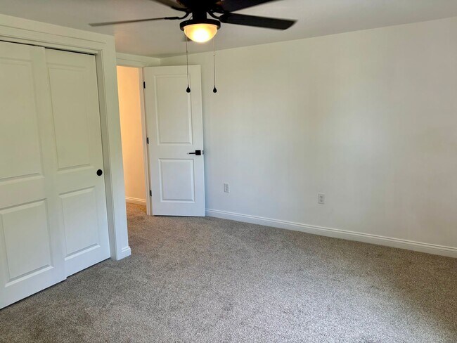 Building Photo - Beautiful 2 bedroom home