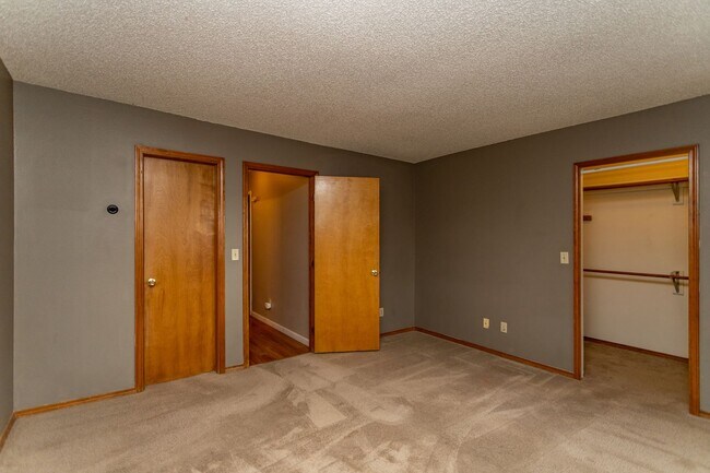 Building Photo - 6109 Lowlander Ct