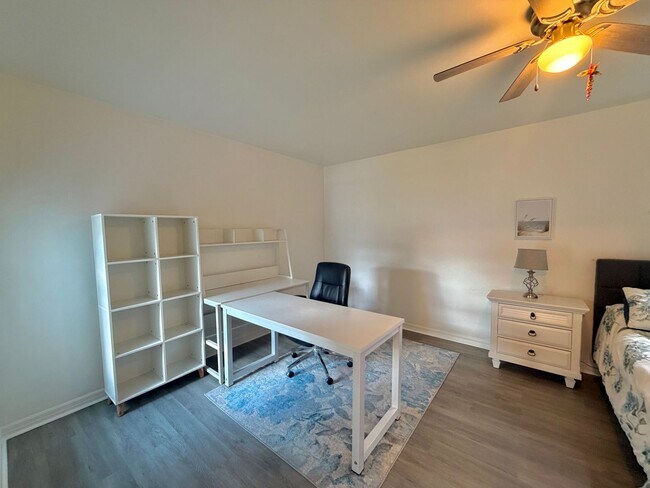 Building Photo - Fully Furnished 3BR Townhome – $500 Move-In Credit