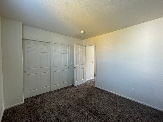 Building Photo - 3Bed 3Bath Home In Erie Available July!