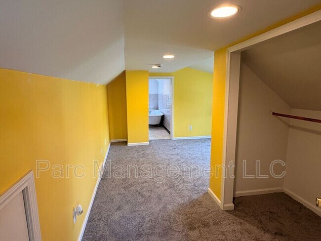Building Photo - 91 Waterly Ave