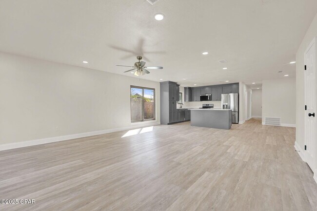 Building Photo - 5204 Park St